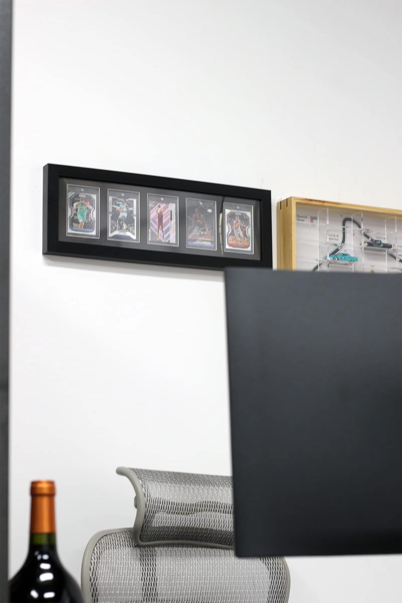 EVORETRO Card Wooden Display Frame, Magnetic holder