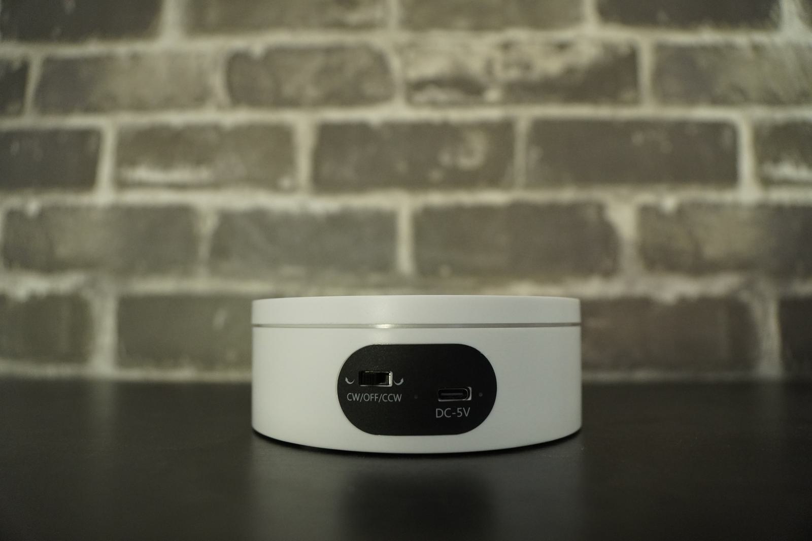 360 degree automatic rotating display