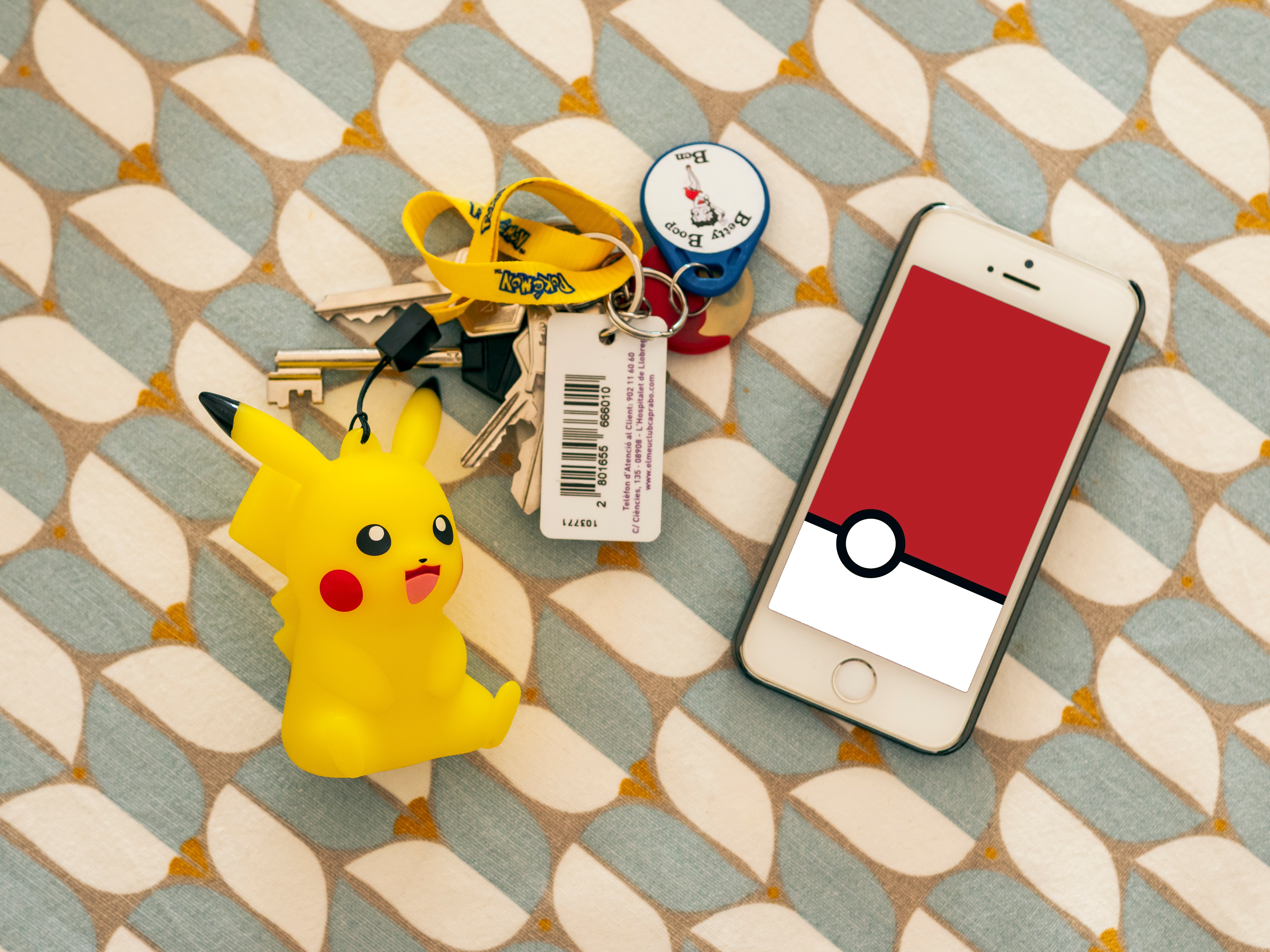 Figurine lumineuse Pokémon Pikachu assis avec dragonne