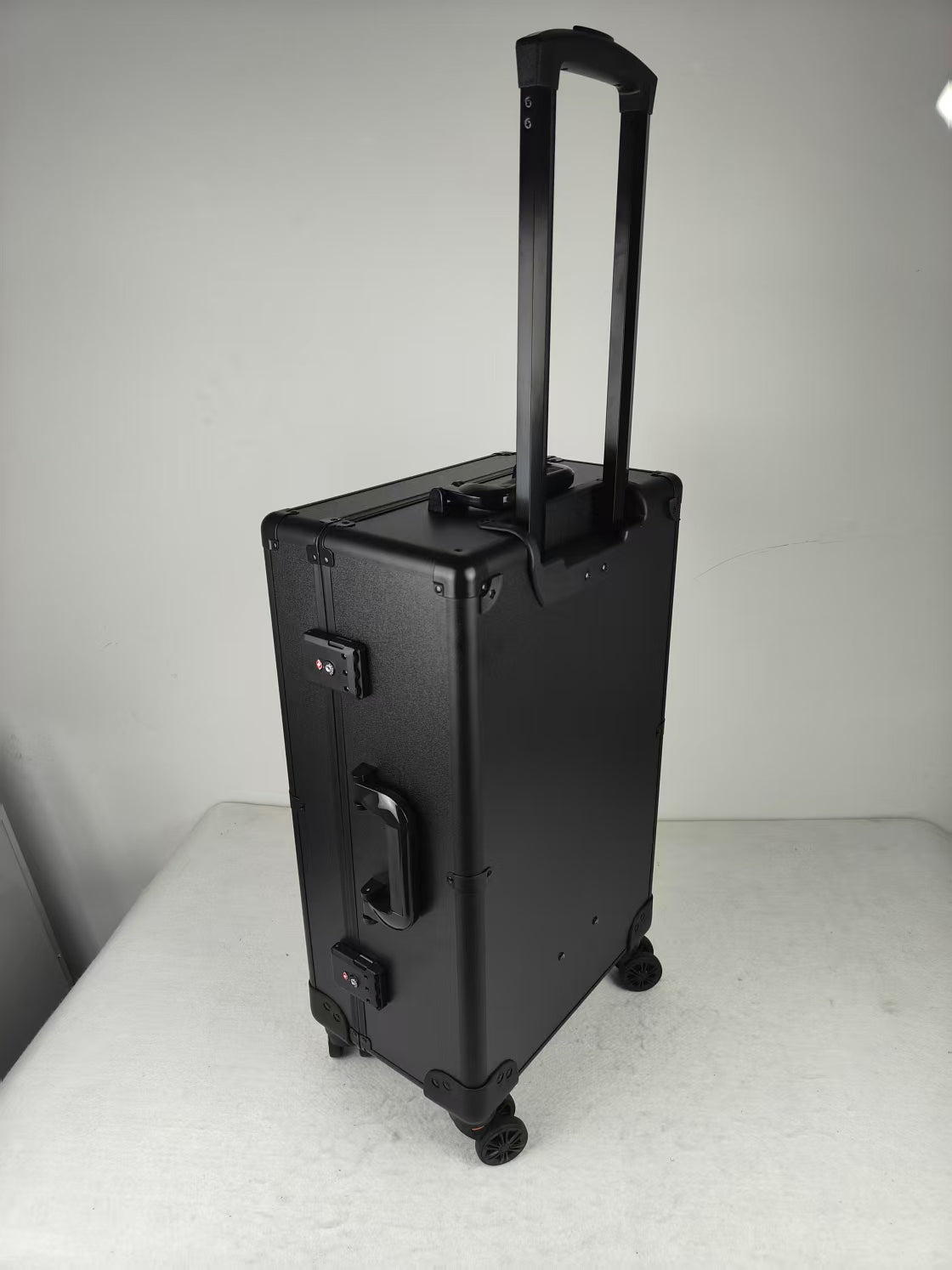 Pre-order delivery End of November EVORETRO Graded Card Case — Show-Day Roller, TSA Lock, Foam