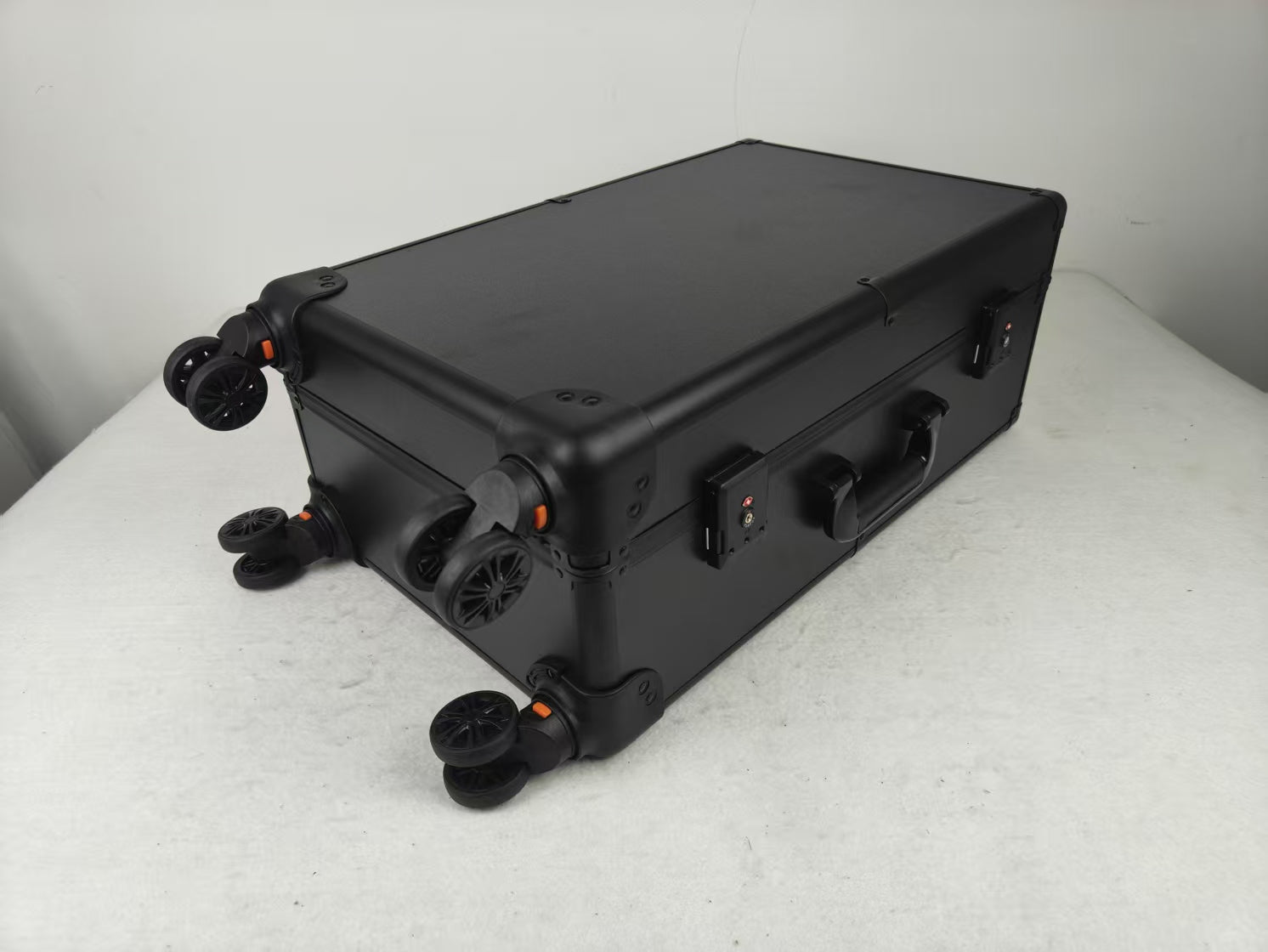 Pre-order delivery End of November EVORETRO Graded Card Case — Show-Day Roller, TSA Lock, Foam