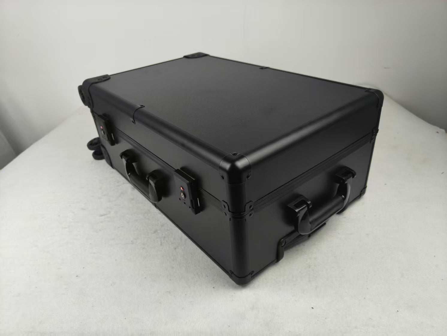 Pre-order delivery End of November EVORETRO Graded Card Case — Show-Day Roller, TSA Lock, Foam