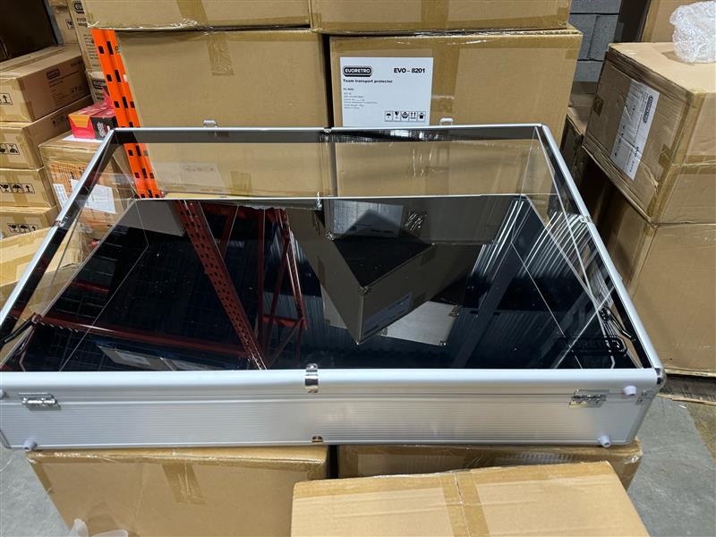 Aluminum display case with clear acrylic top for showcasing collectibles – EVORETRO 5