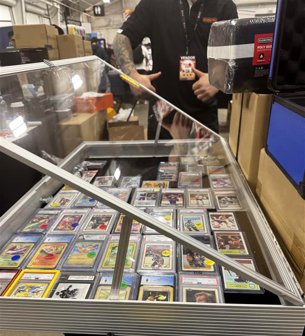 Lockable Aluminum Display Case – Top Display Vendor Trade Show