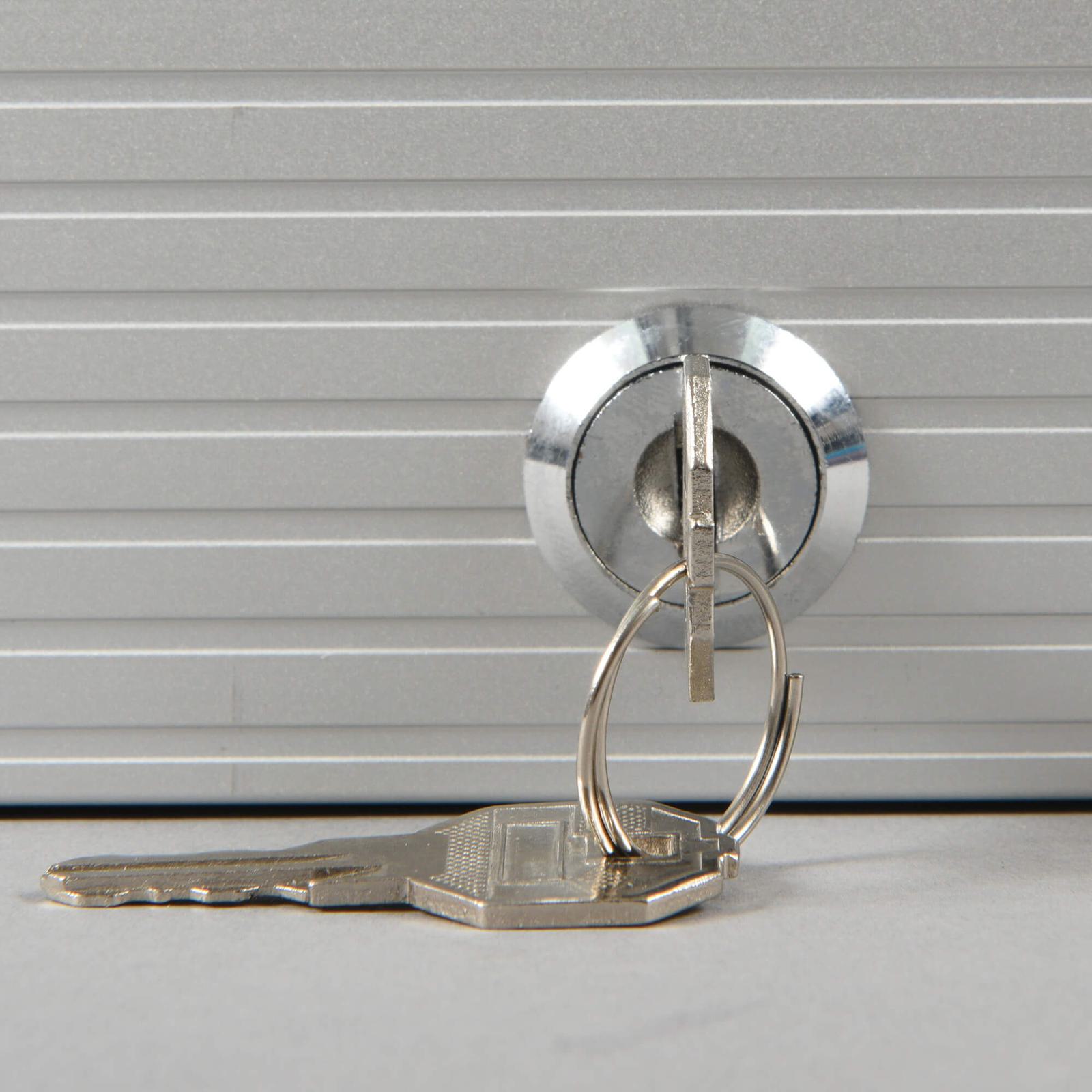 lockable aluminum display silver 